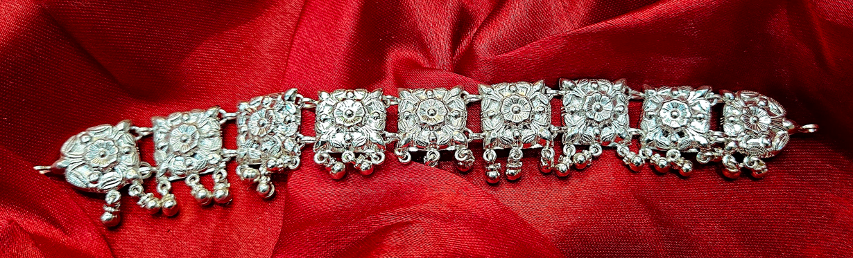 Sobar Guluband Choker with Ghungru